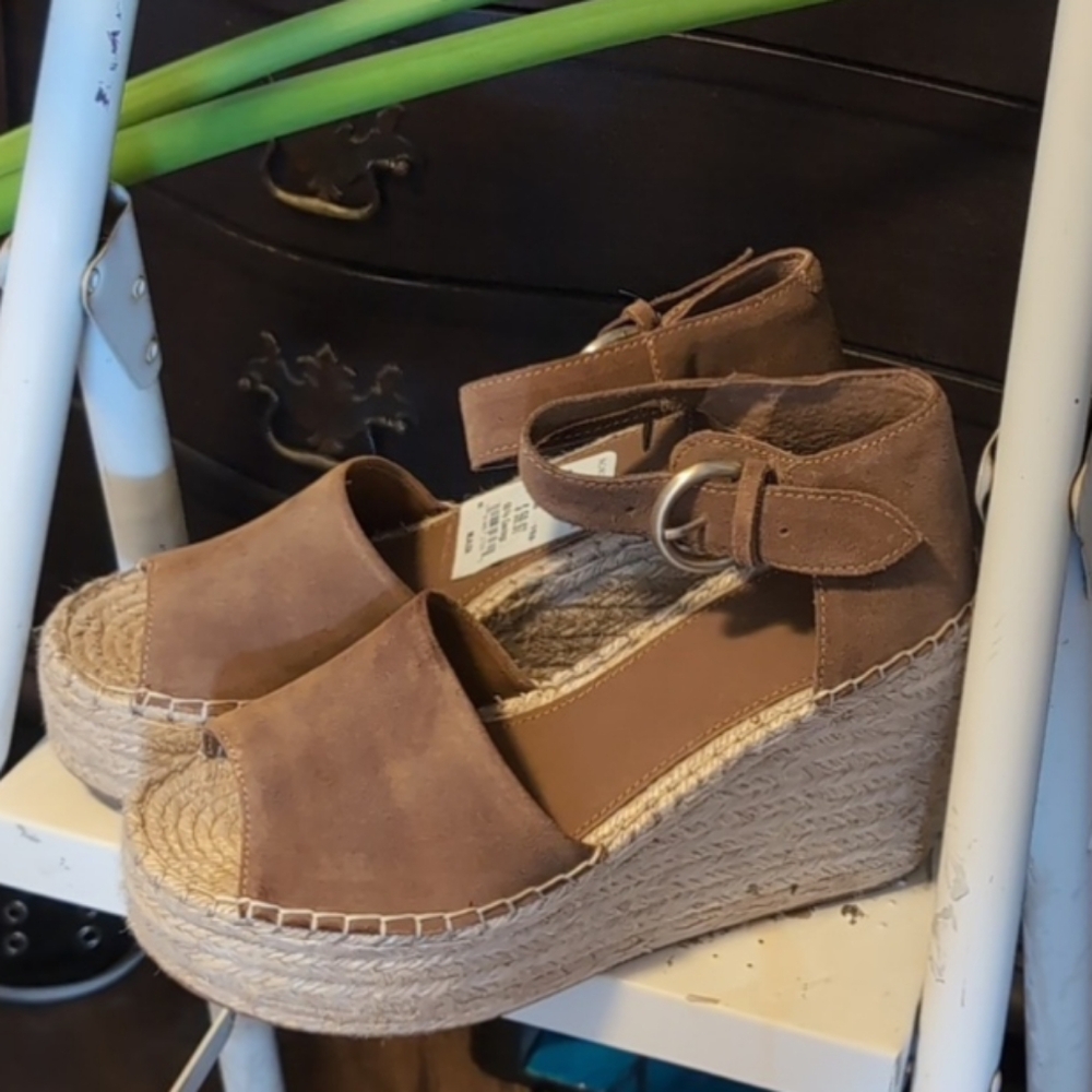NWOT Marc Fisher LTD™ Adalyn Espadrille Wedge